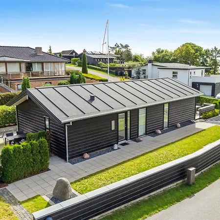 Nyaraló Ogoti - 250m From The Sea By Interhome